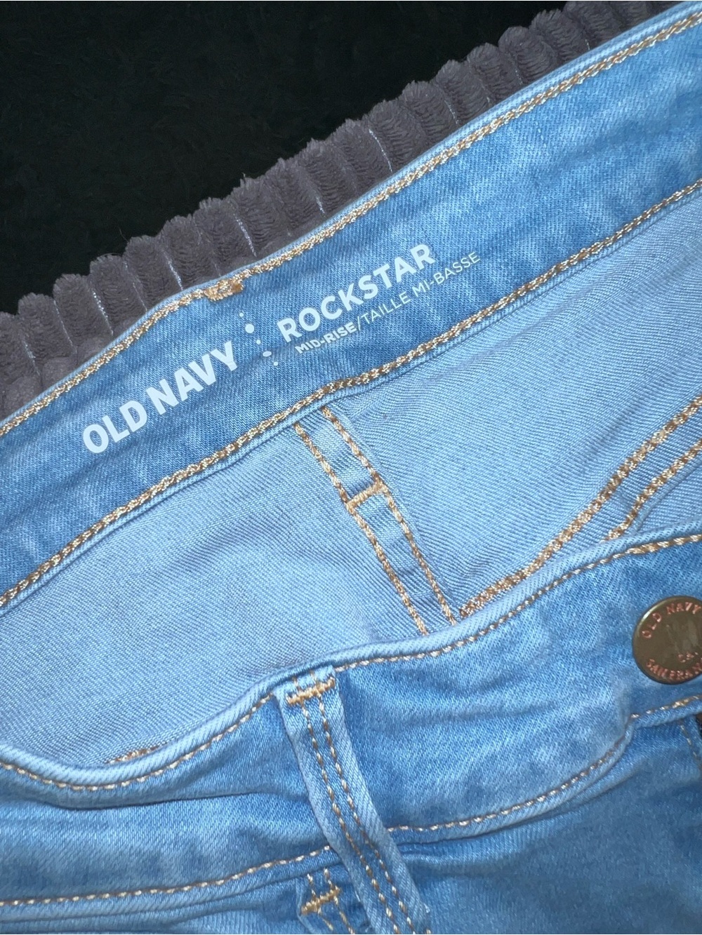 Old Navy Women's Light Blue Skinny Jeans with Subtle Distress - Picture 3 of 4
